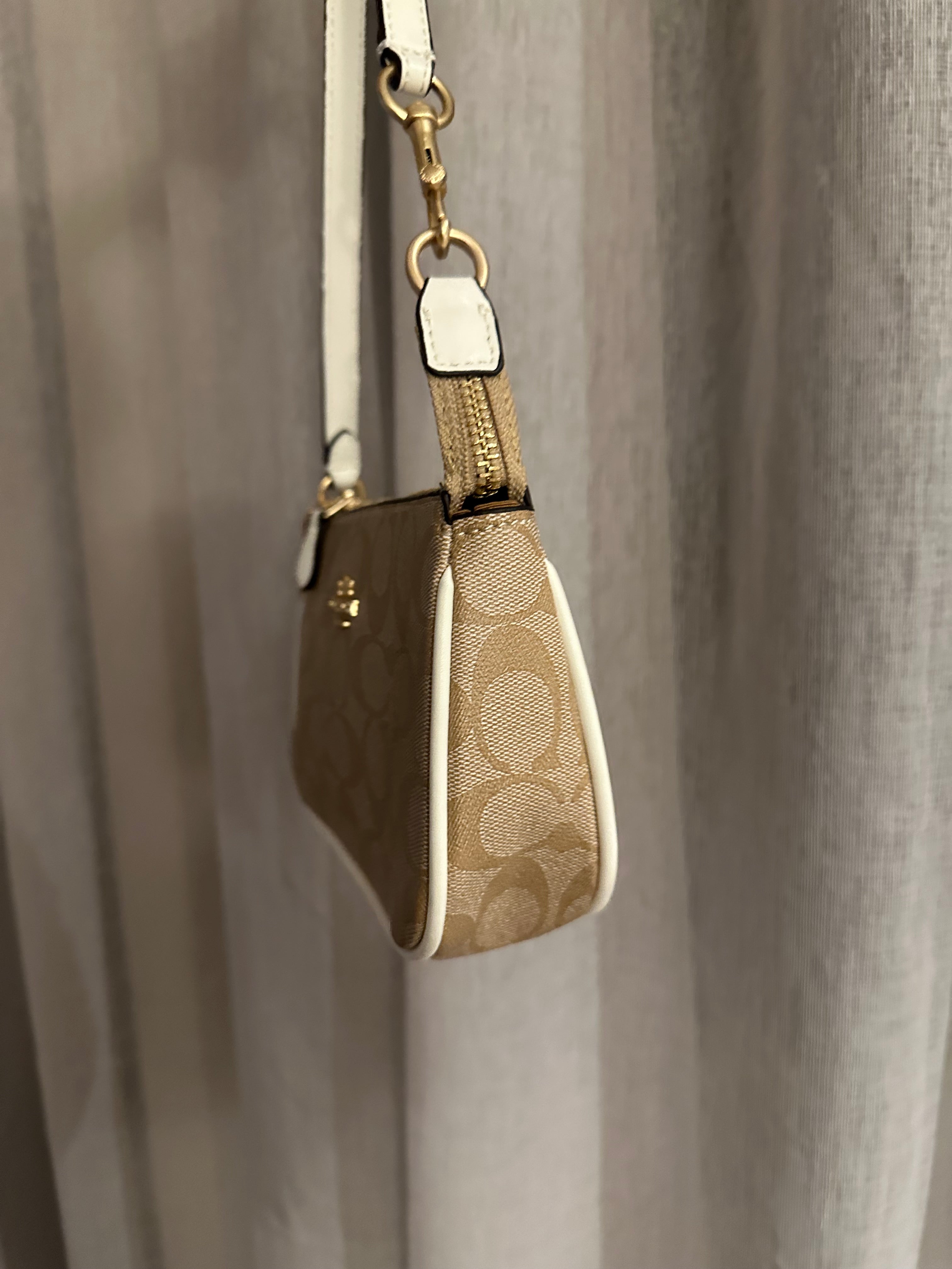 Signature Canvas Shoulder Bag – Tan & White