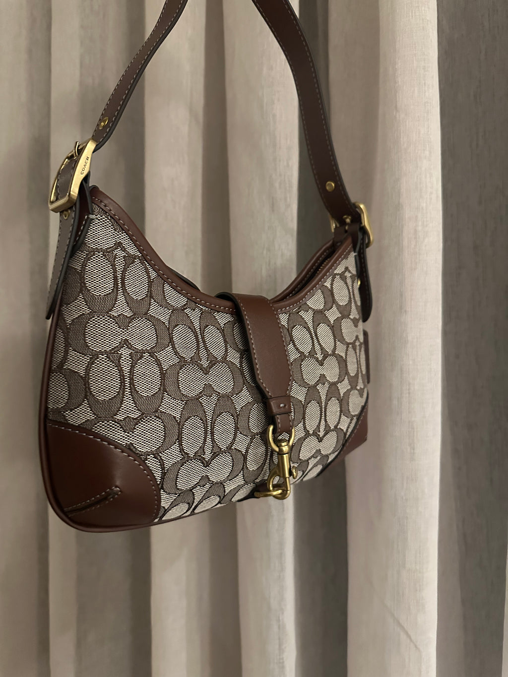 Signature jacquard canvas in a beige/taupe and brown pattern