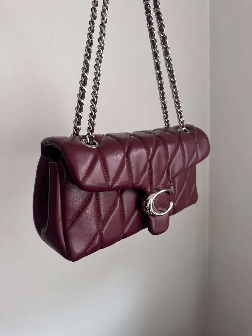 Burgundy leather Tabby 26 Charmed bag