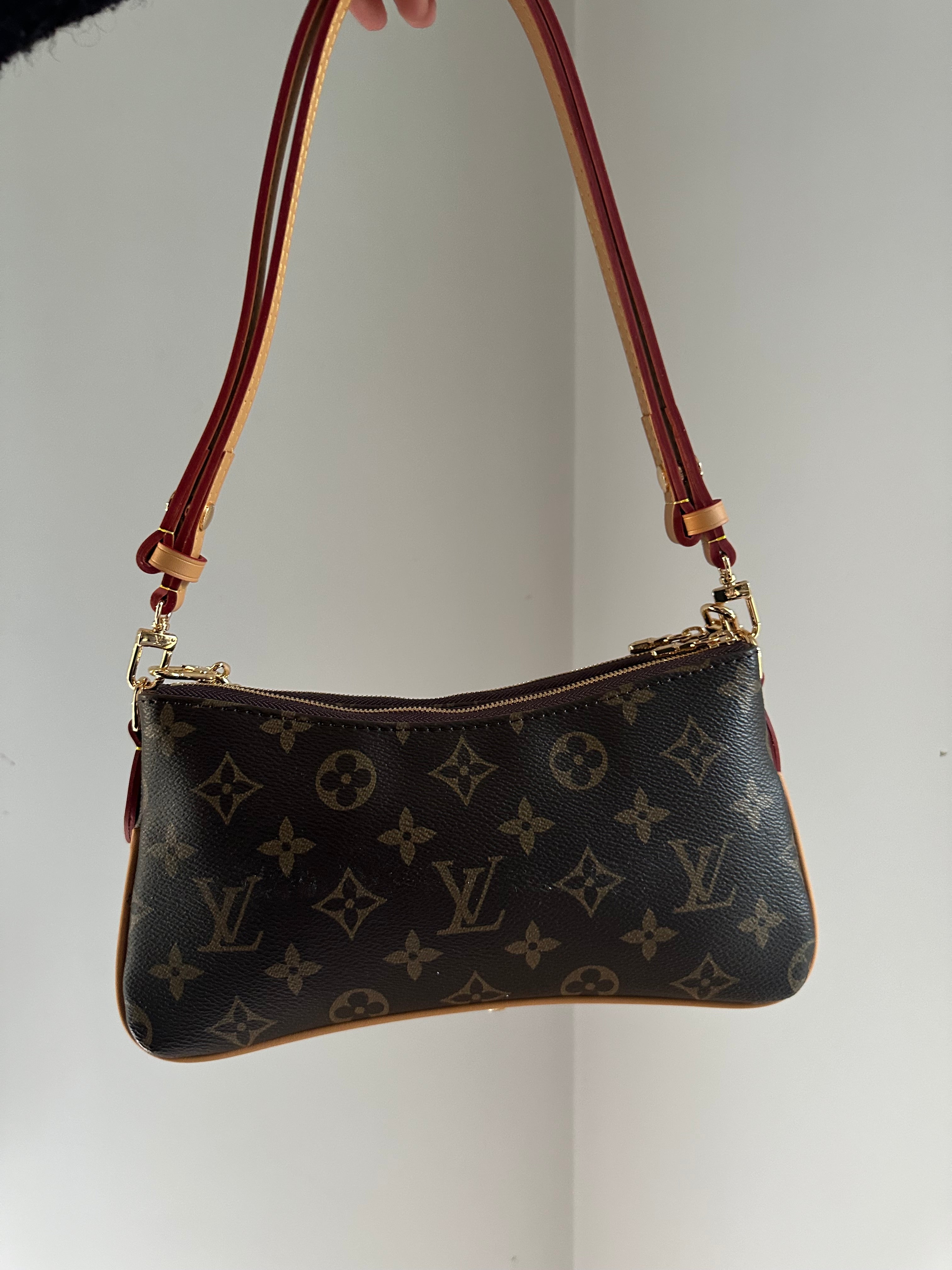 EXCLUSIVE Liv Shoulder Cross Body Chain