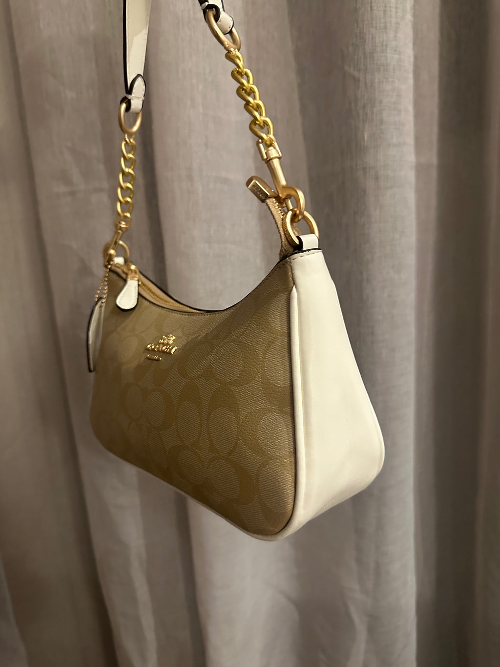 Signature Canvas Chain Shoulder Bag – Tan &White